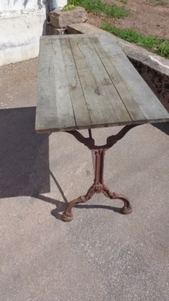 Table bistrot, pieds fonte