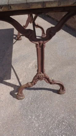 Table bistrot, pieds fonte