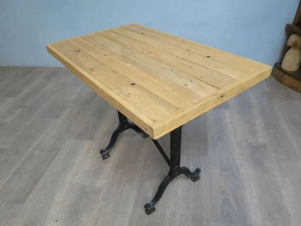 table bistrot piétement métal plateau rustique