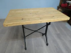 table bistrot piétement métal plateau rustique
