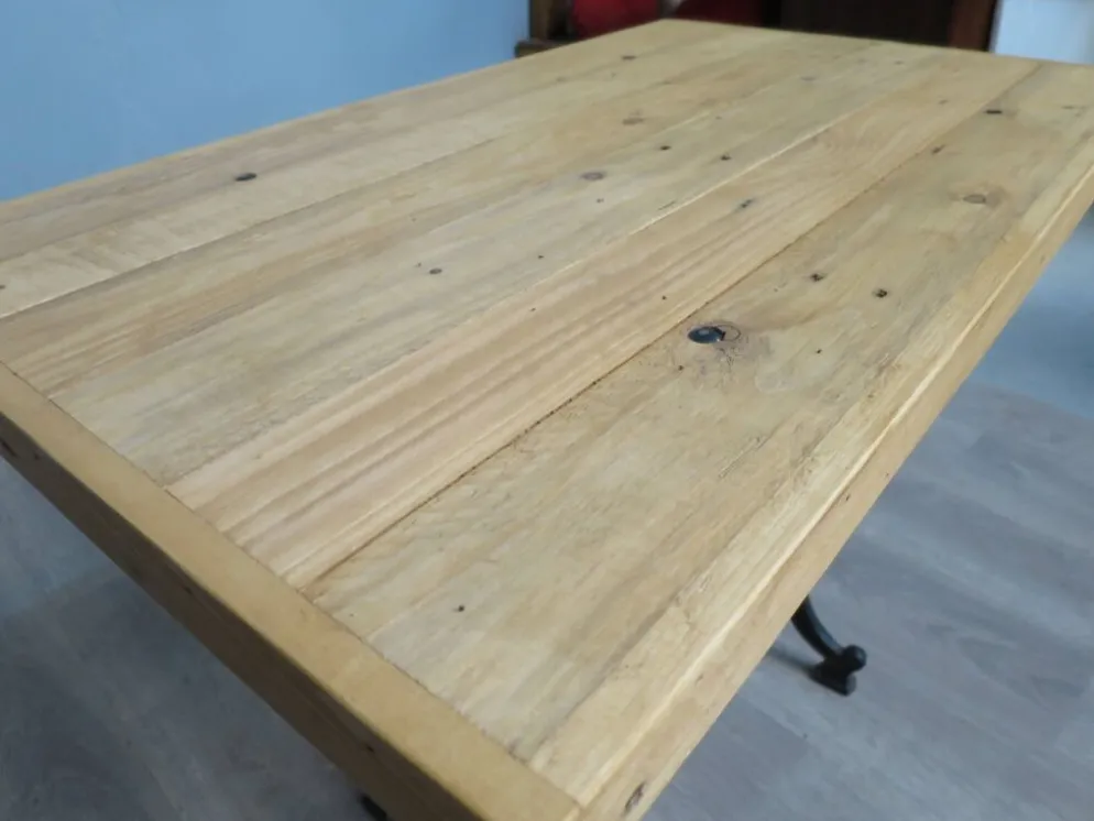 table bistrot piétement métal plateau rustique
