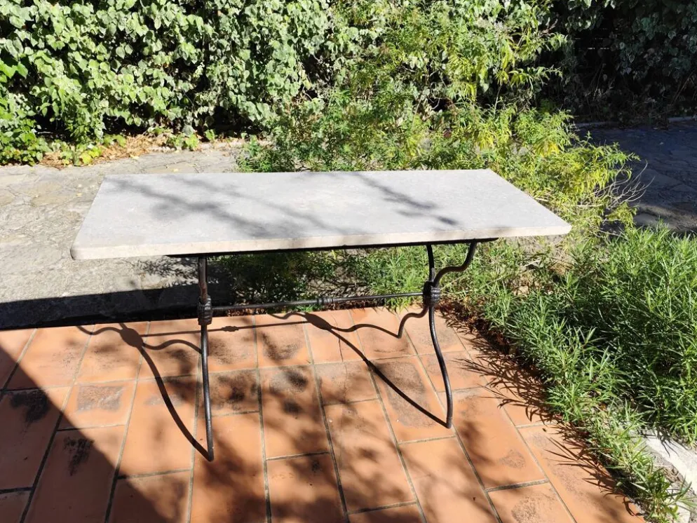 Table bistrot rectangulaire piètement x en fonte et plateau en marbre vintage