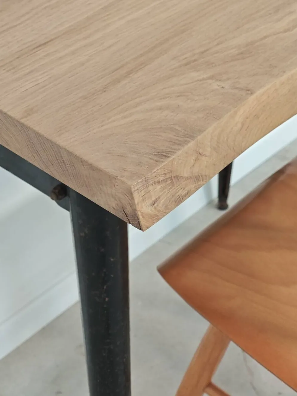 Table bistrot tolix T55 plateau chêne massif
