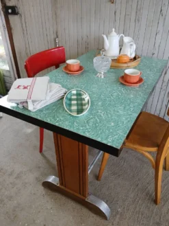 Table bistrot vintage