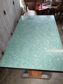 Table bistrot vintage