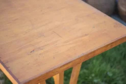 Table bois vintage, table bistrot Maison Guillaume a Bourges, table d'appoi