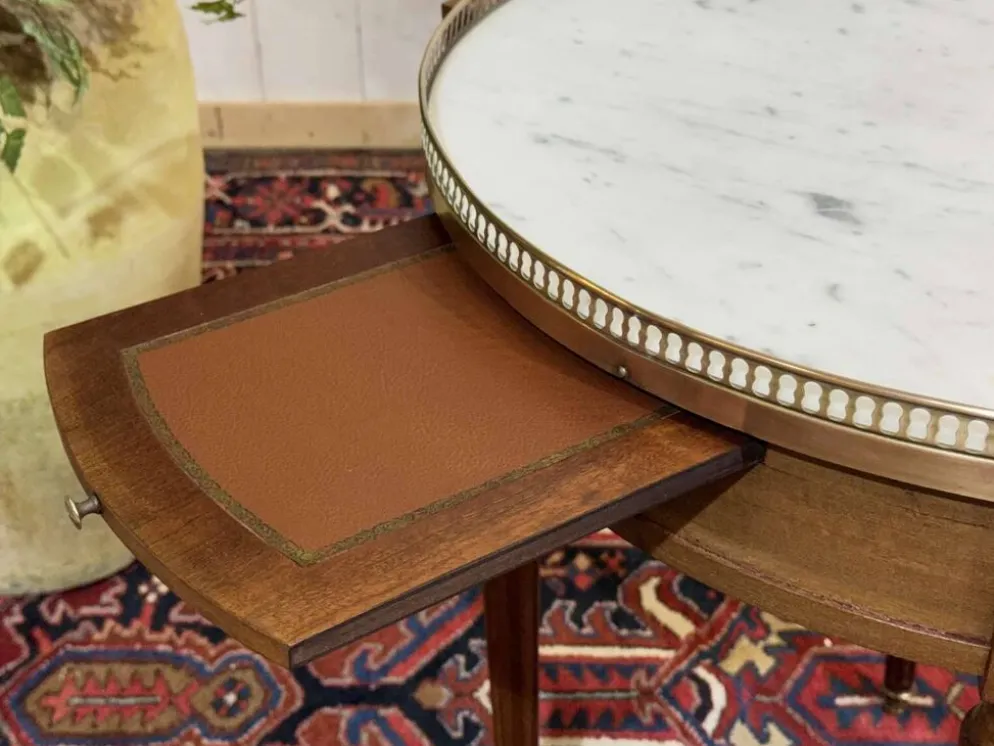 Table bouillotte de style Louis XVI des années 1960 en acajou et dessus mar