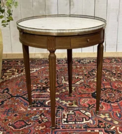 Table bouillotte de style Louis XVI des années 1960 en acajou et dessus mar