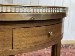 Table bouillotte de style Louis XVI des années 1960 en acajou et dessus mar