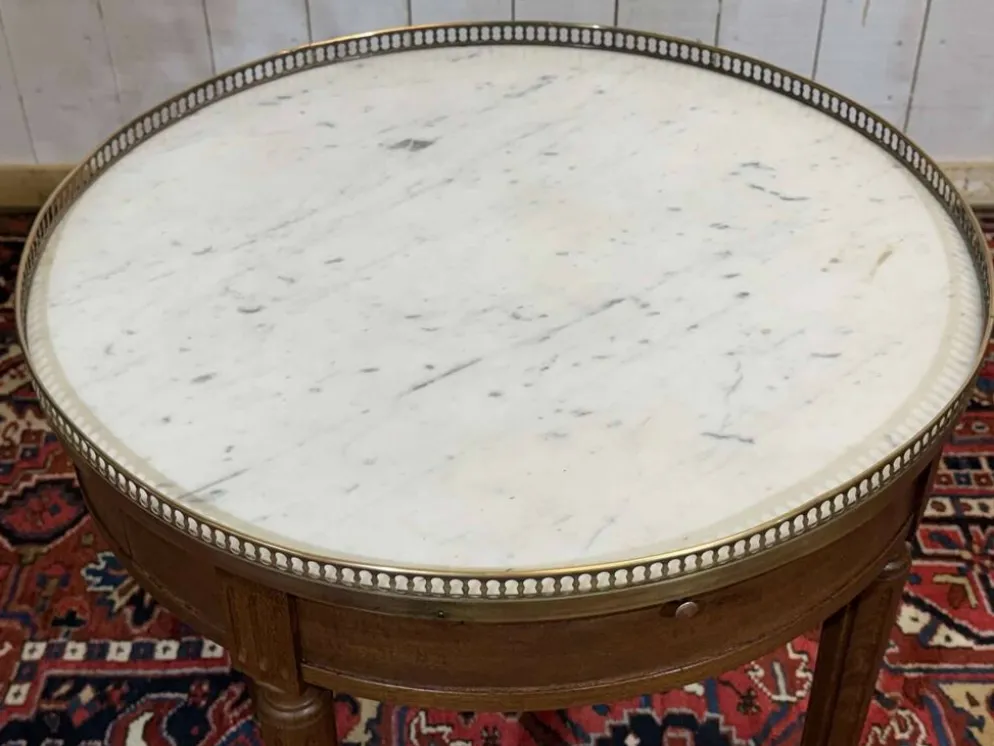 Table bouillotte de style Louis XVI des années 1960 en acajou et dessus mar