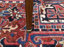 Table bouillotte de style Louis XVI des années 1960 en acajou et dessus mar