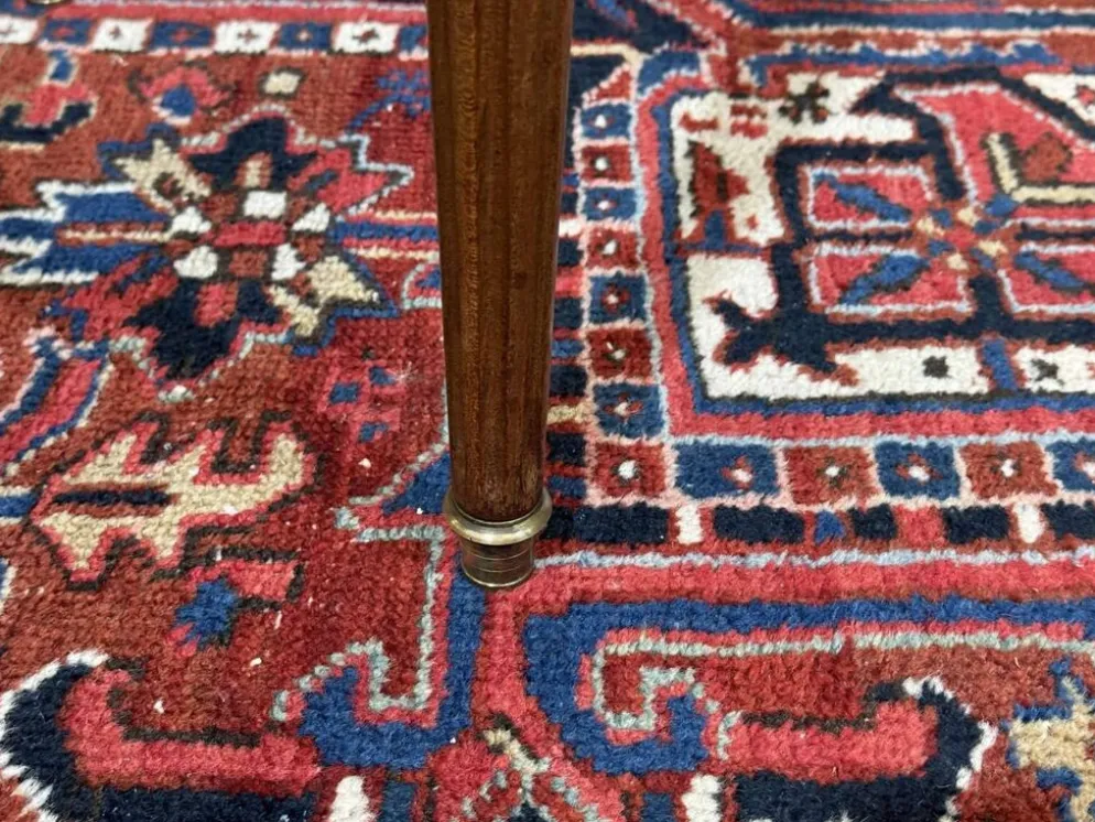 Table bouillotte de style Louis XVI des années 1960 en acajou et dessus mar