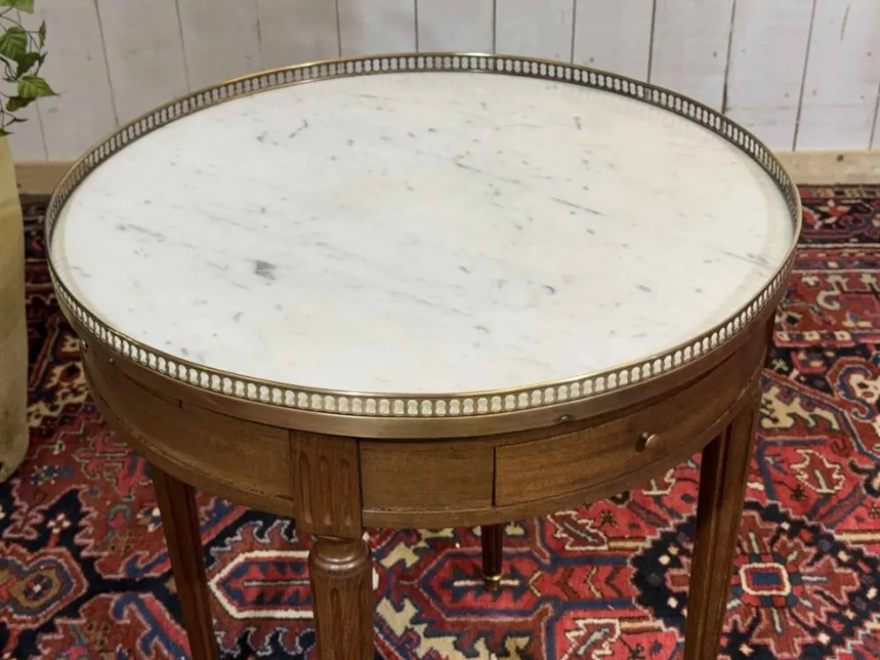 Table bouillotte de style Louis XVI des années 1960 en acajou et dessus mar