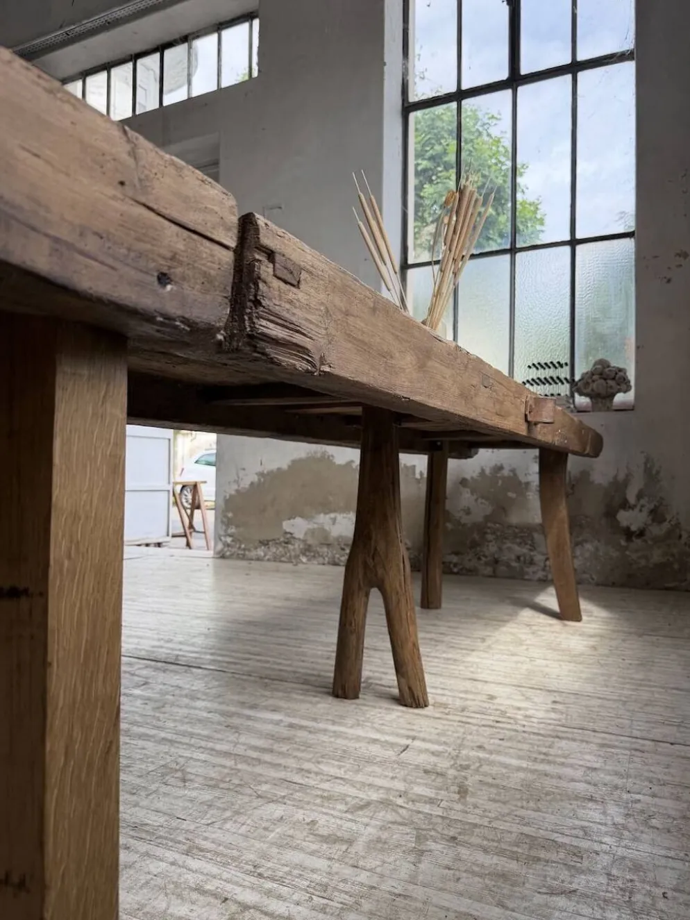 Table brutaliste art populaire XXL 3m5/4m pin et chêne