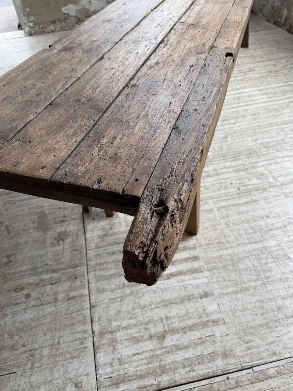 Table brutaliste art populaire XXL 3m5/4m pin et chêne