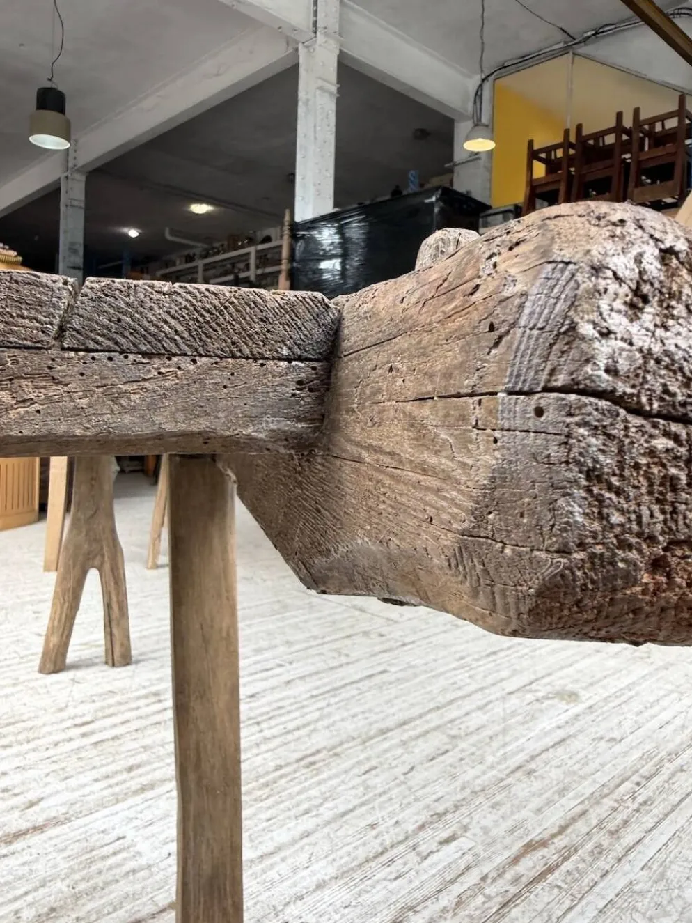 Table brutaliste art populaire XXL 3m5/4m pin et chêne