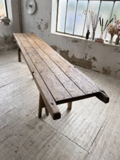 Table brutaliste art populaire XXL 3m5/4m pin et chêne