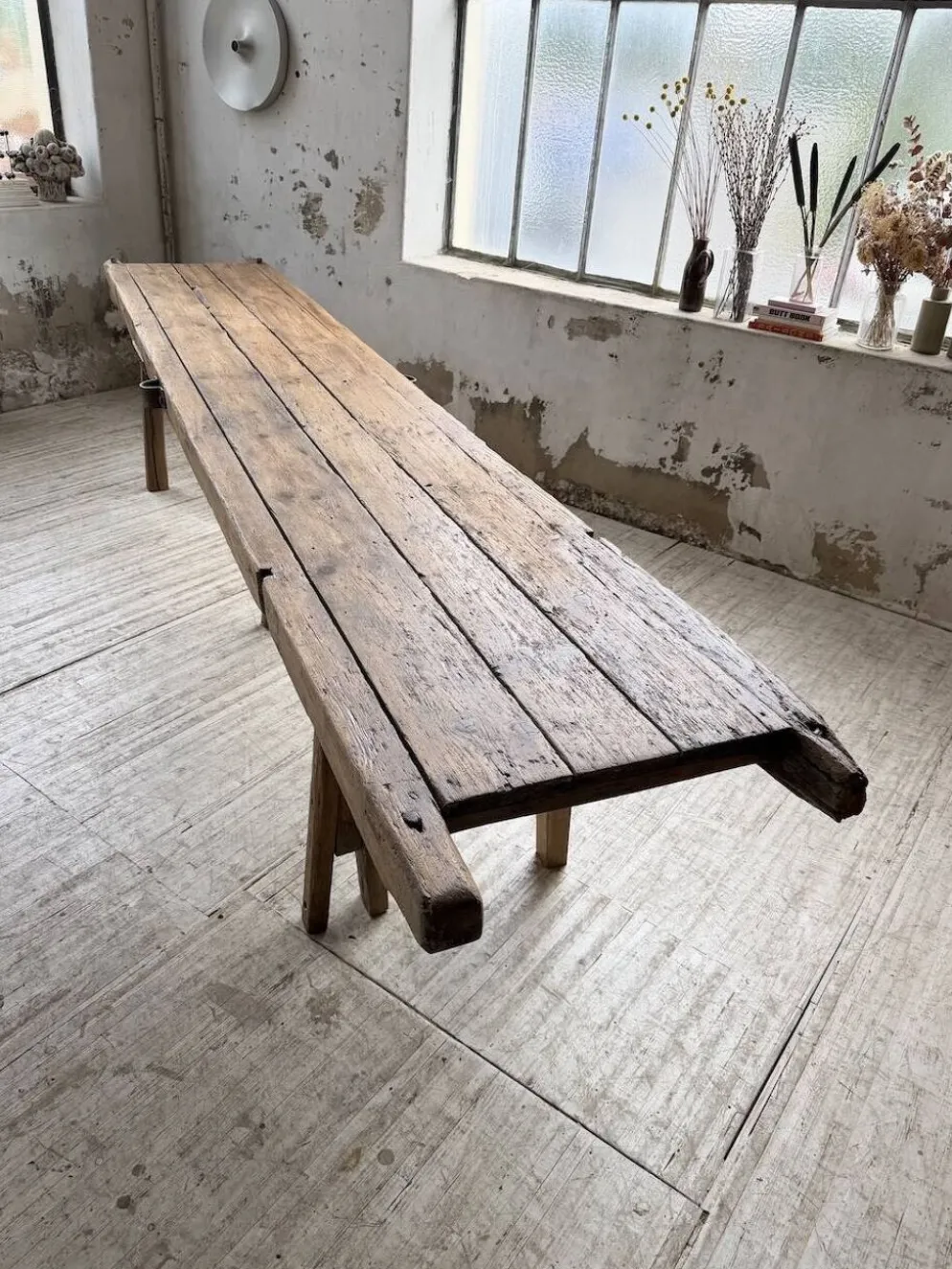 Table brutaliste art populaire XXL 3m5/4m pin et chêne