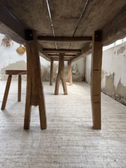 Table brutaliste art populaire XXL 3m5/4m pin et chêne