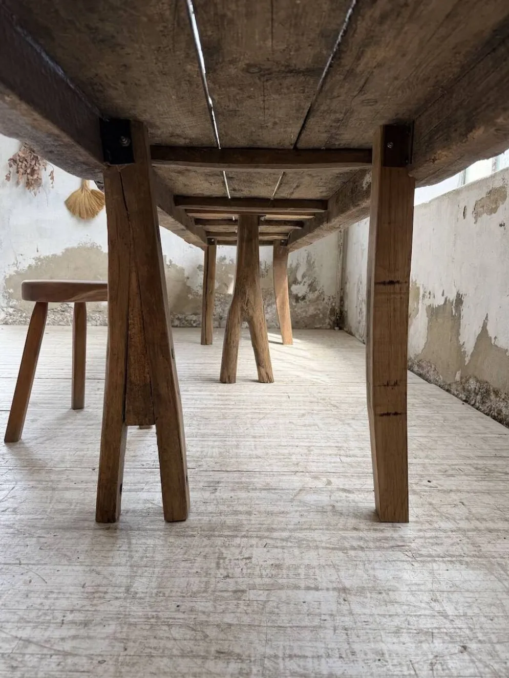 Table brutaliste art populaire XXL 3m5/4m pin et chêne