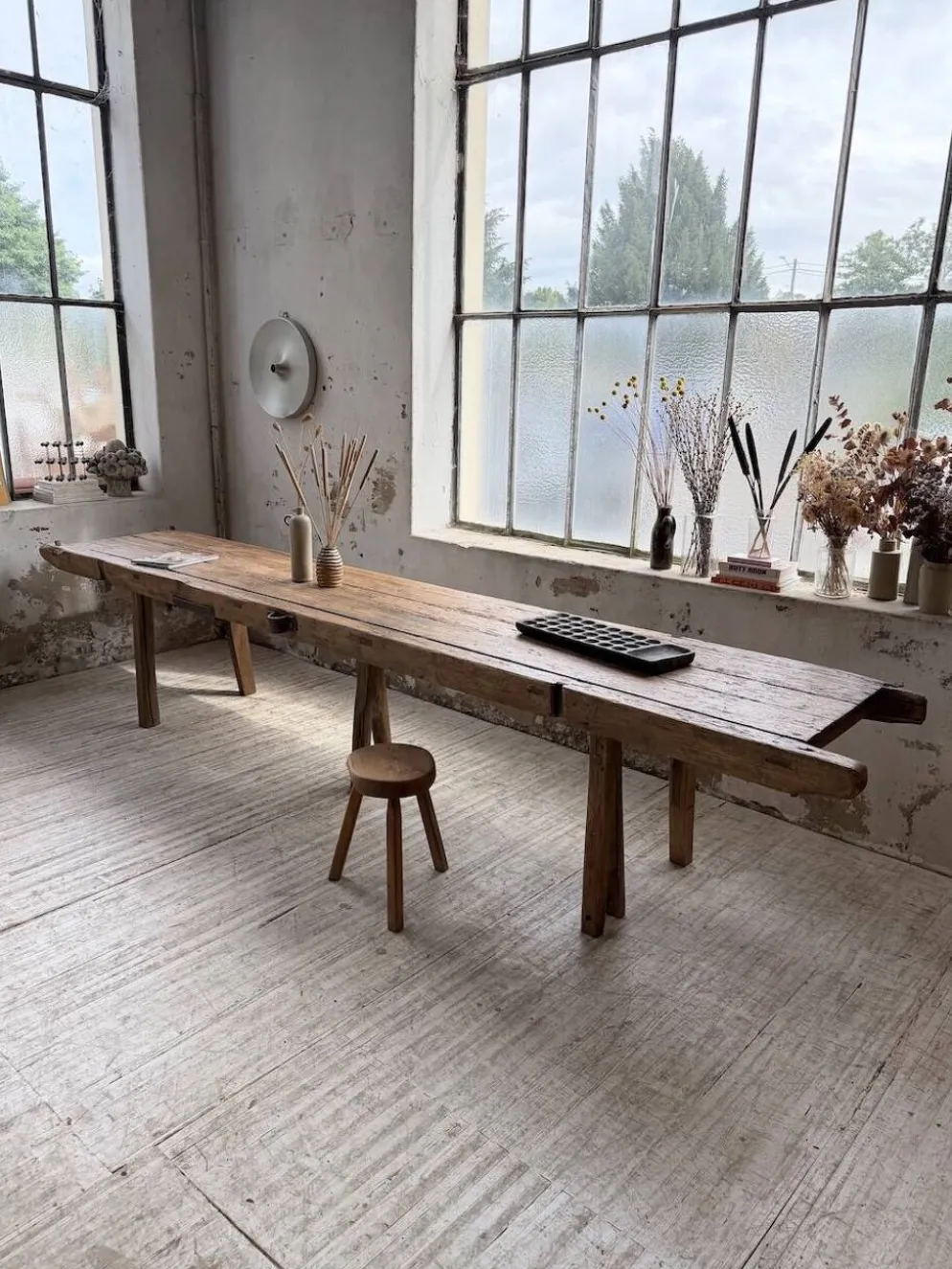 Table brutaliste art populaire XXL 3m5/4m pin et chêne