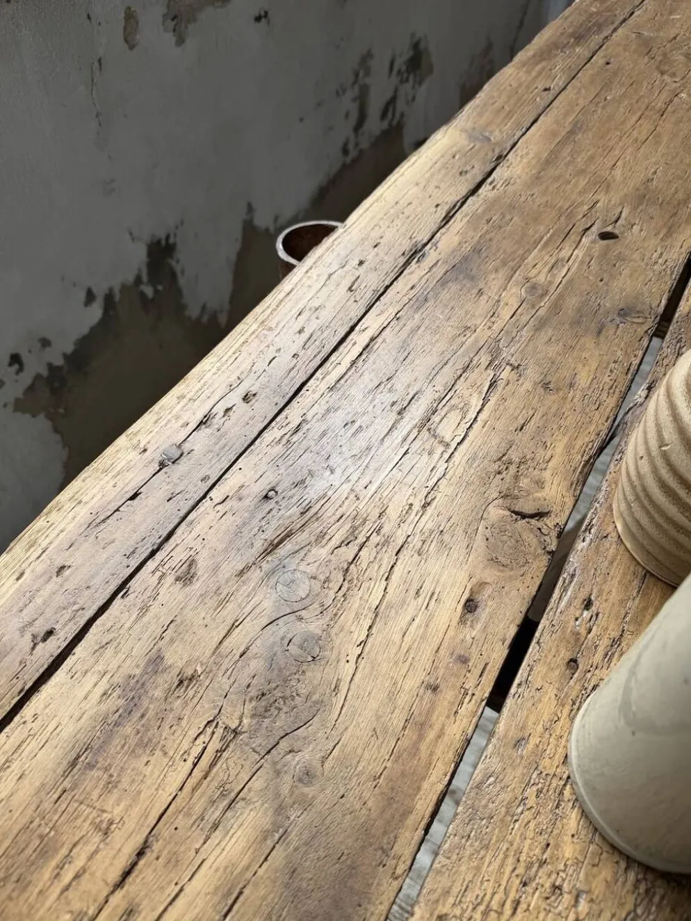 Table brutaliste art populaire XXL 3m5/4m pin et chêne