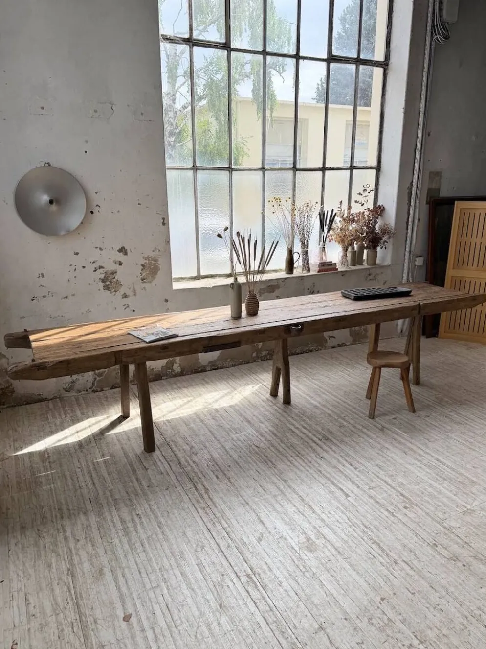Table brutaliste art populaire XXL 3m5/4m pin et chêne