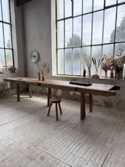 Table brutaliste art populaire XXL 3m5/4m pin et chêne