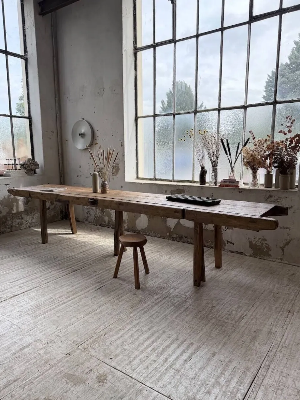 Table brutaliste art populaire XXL 3m5/4m pin et chêne