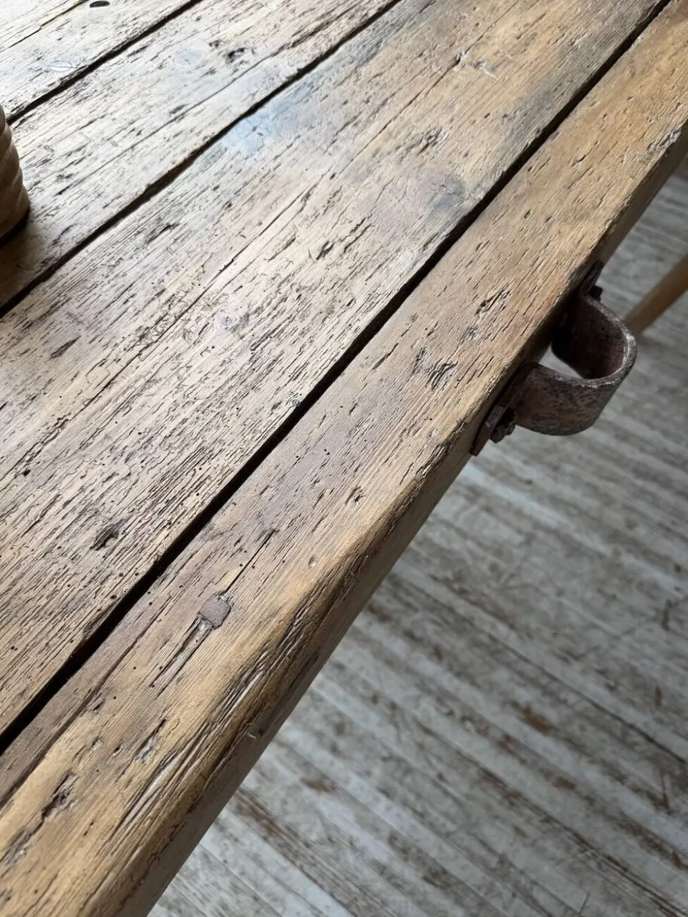 Table brutaliste art populaire XXL 3m5/4m pin et chêne