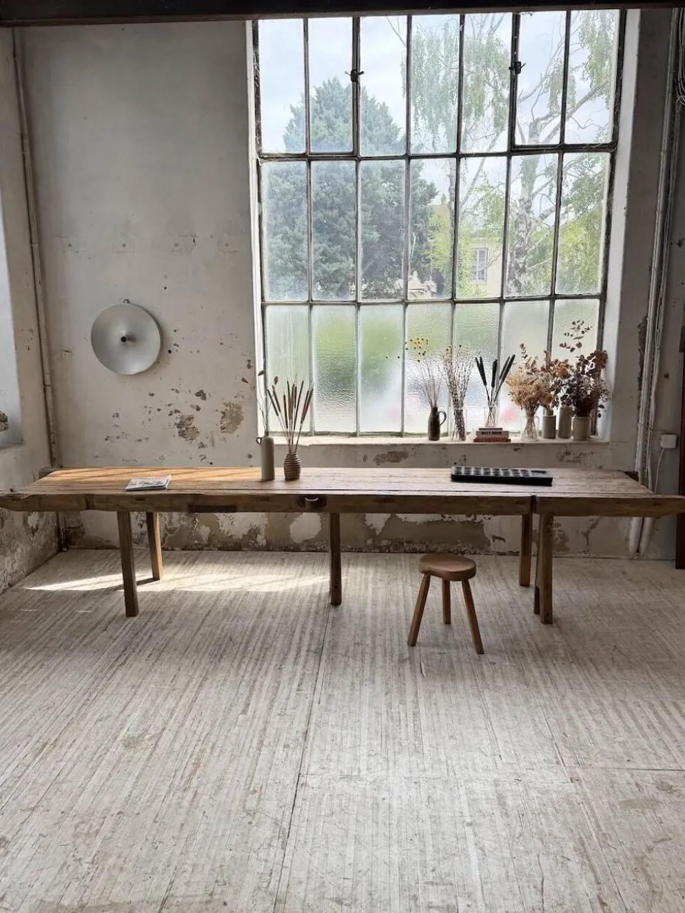 Table brutaliste art populaire XXL 3m5/4m pin et chêne