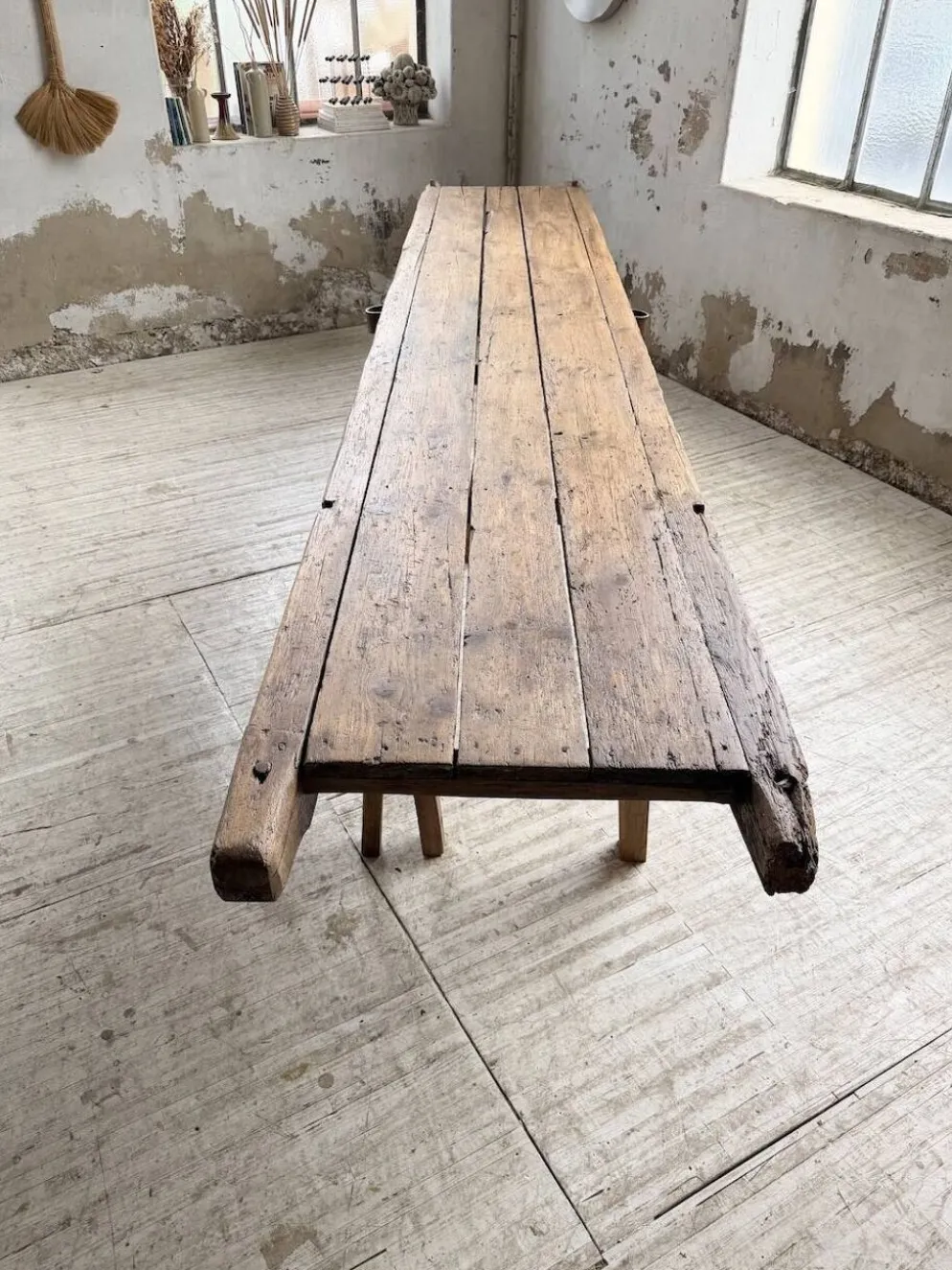 Table brutaliste art populaire XXL 3m5/4m pin et chêne