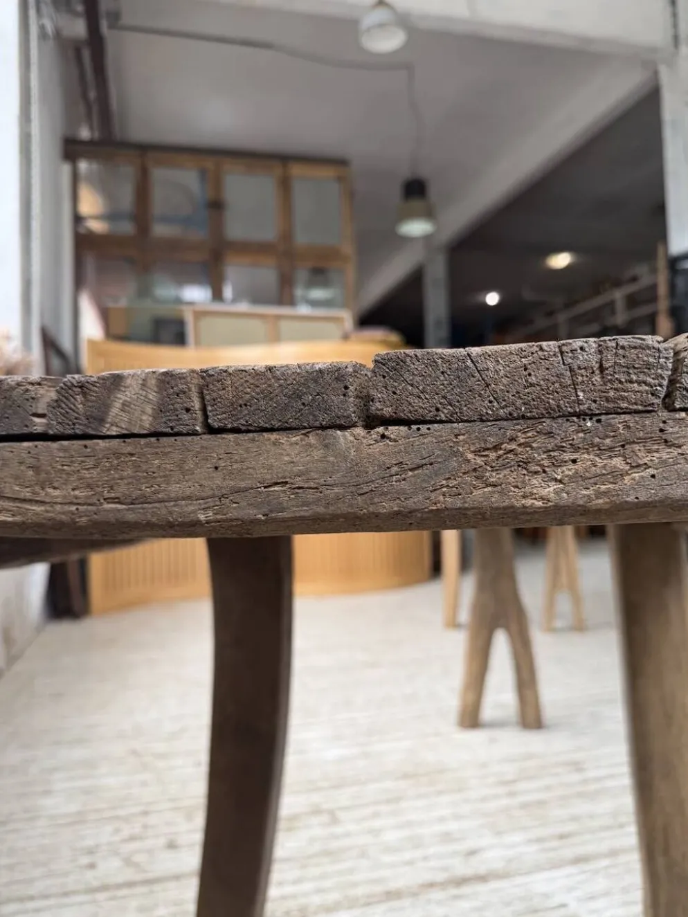 Table brutaliste art populaire XXL 3m5/4m pin et chêne