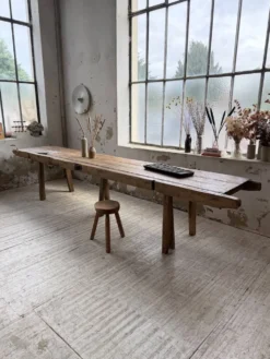 Table brutaliste art populaire XXL 3m5/4m pin et chêne
