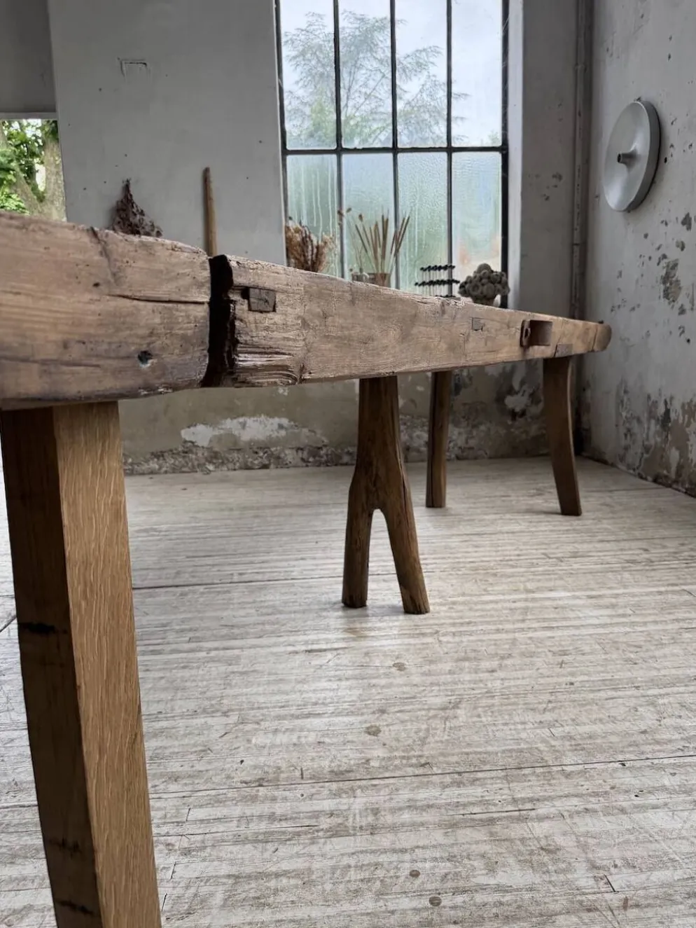 Table brutaliste art populaire XXL 3m5/4m pin et chêne