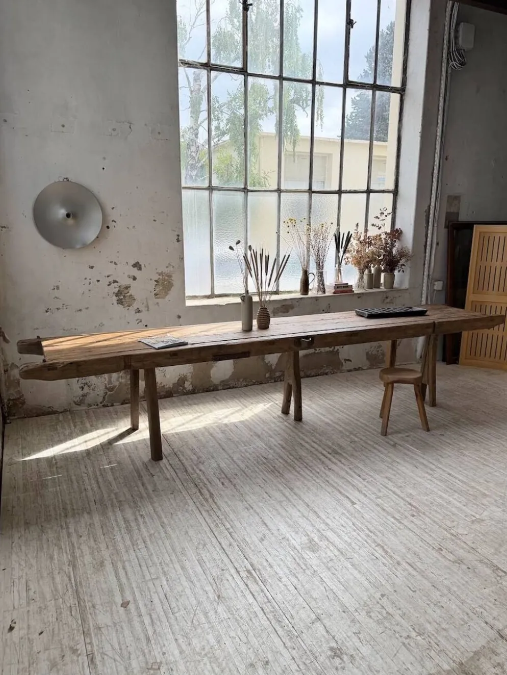 Table brutaliste art populaire XXL 3m5/4m pin et chêne