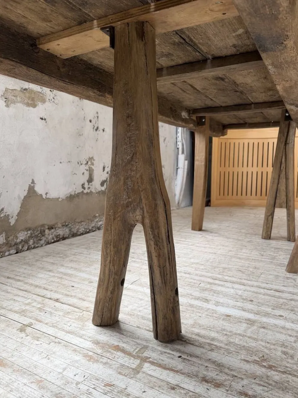 Table brutaliste art populaire XXL 3m5/4m pin et chêne