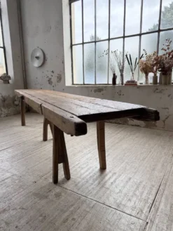 Table brutaliste art populaire XXL 3m5/4m pin et chêne