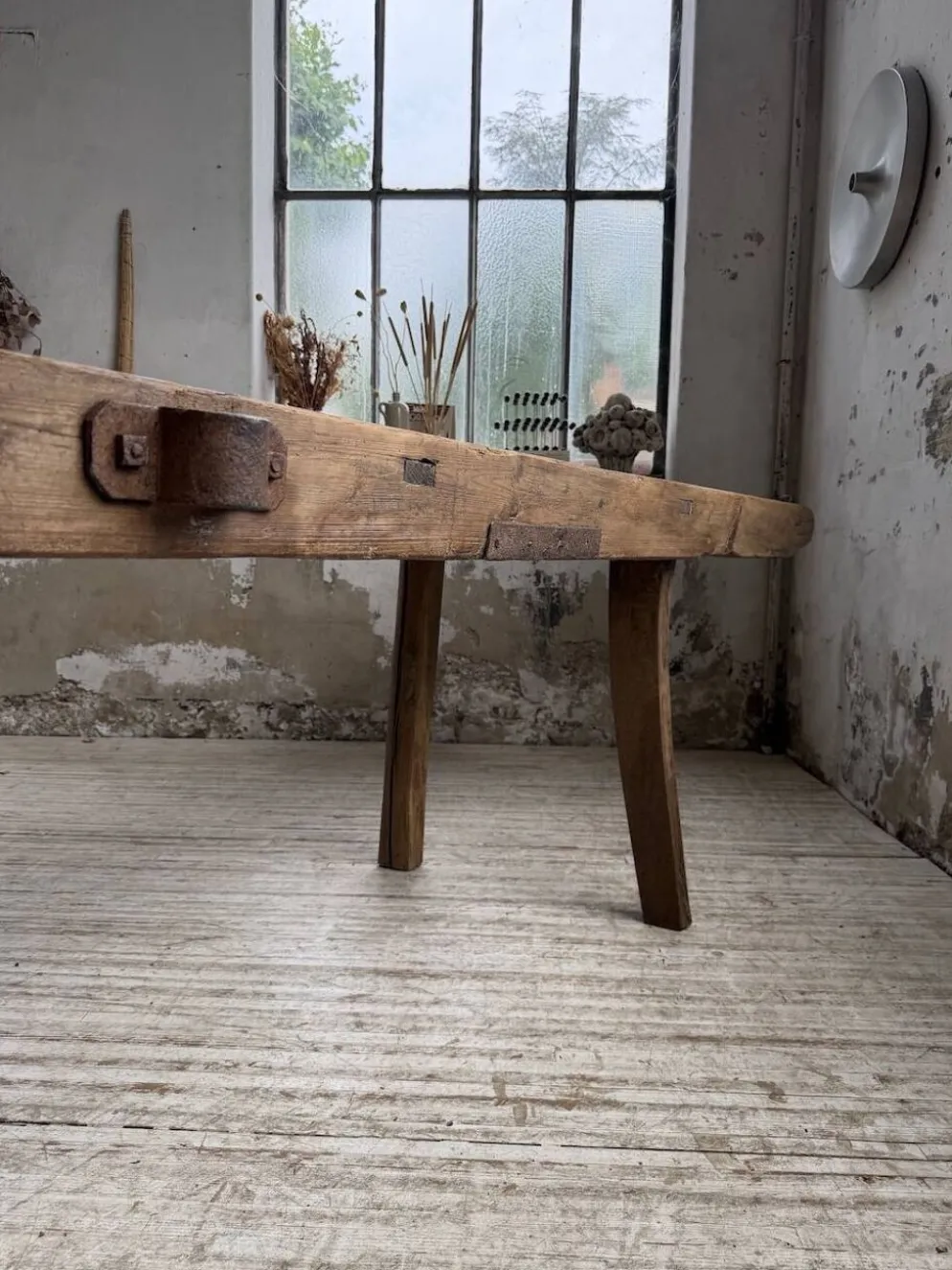 Table brutaliste art populaire XXL 3m5/4m pin et chêne