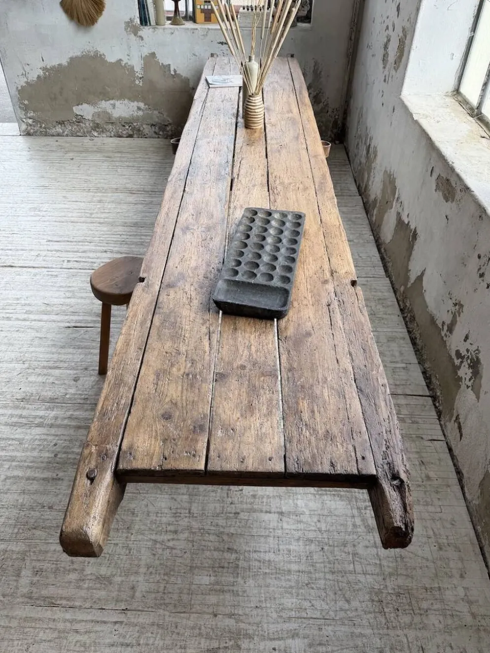 Table brutaliste art populaire XXL 3m5/4m pin et chêne
