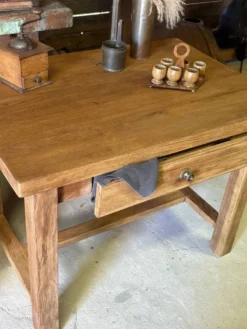 Table / Bureau ancien rénové – Pièce unique