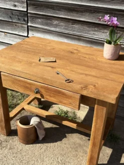 Table / Bureau ancien rénové – Pièce unique