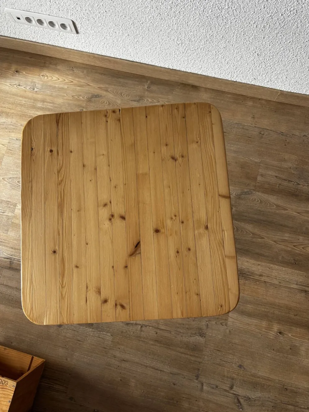 Table carré Charlotte Perriand