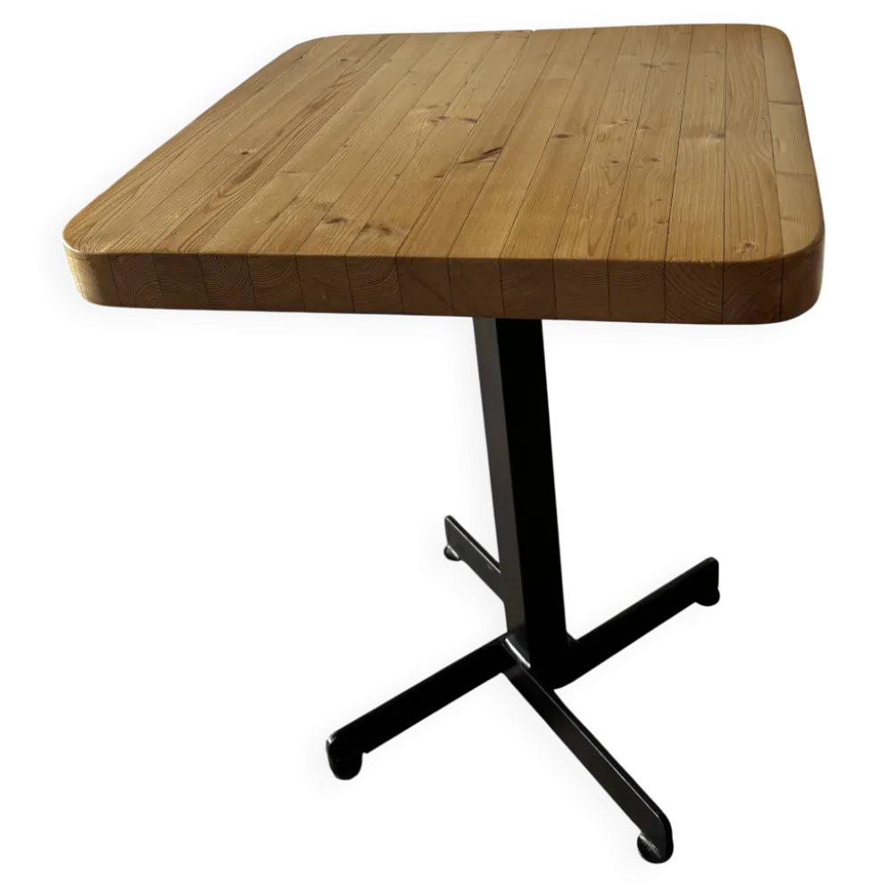 Table carré Charlotte Perriand