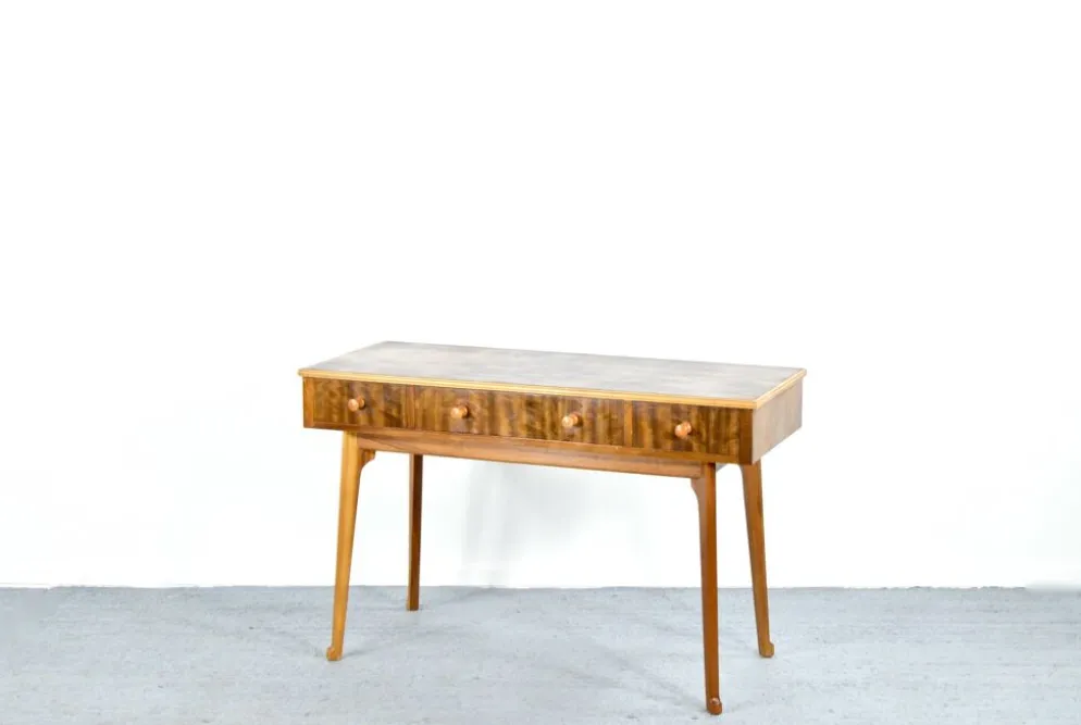 Table console / bureau en noyer du milieu du siècle par Morris de Glasgow. Vintage