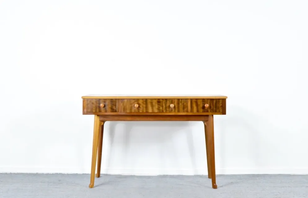 Table console / bureau en noyer du milieu du siècle par Morris de Glasgow. Vintage