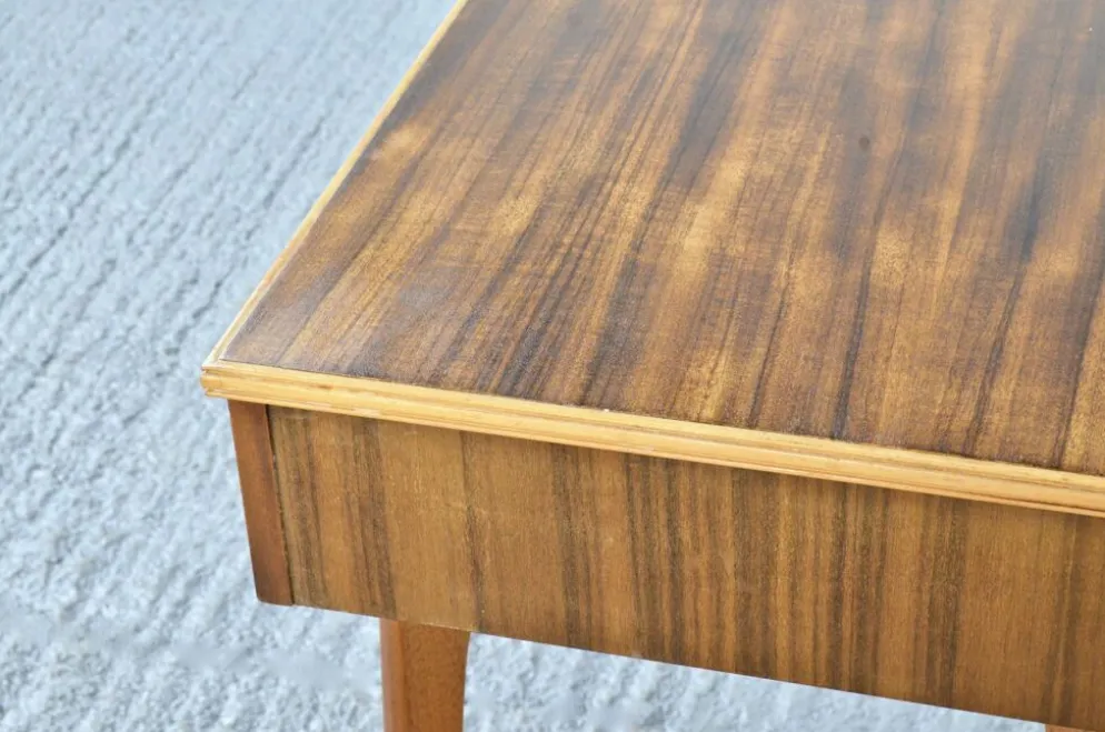 Table console / bureau en noyer du milieu du siècle par Morris de Glasgow. Vintage