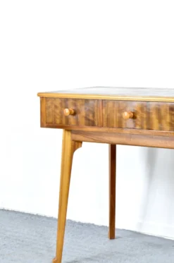 Table console / bureau en noyer du milieu du siècle par Morris de Glasgow. Vintage