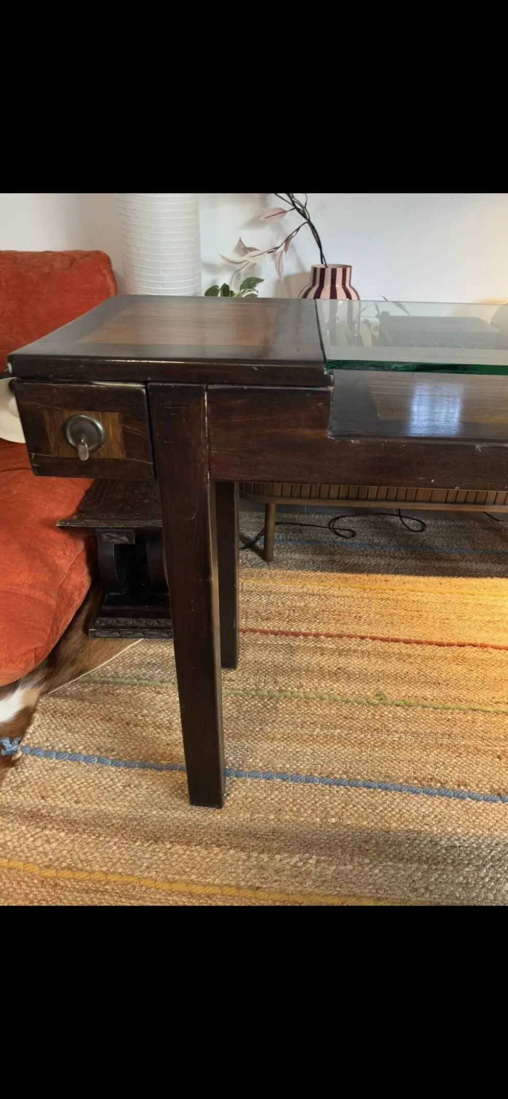 Table console / Bureau vitrine en bois exotique et verre – Style Colonial