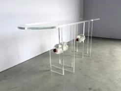 Table console en laiton et lucite, années 1970